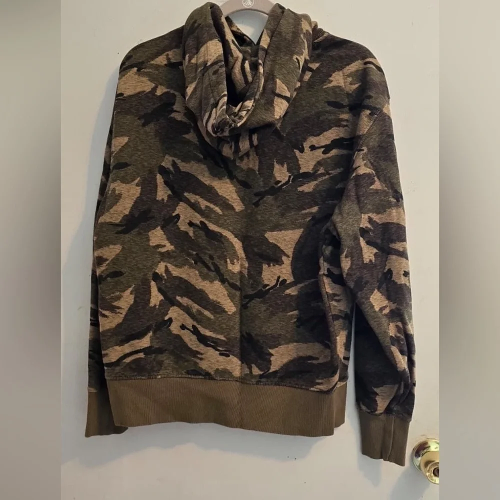 Old Navy Men's Camouflage Crewneck Sweater - Green and Brown
